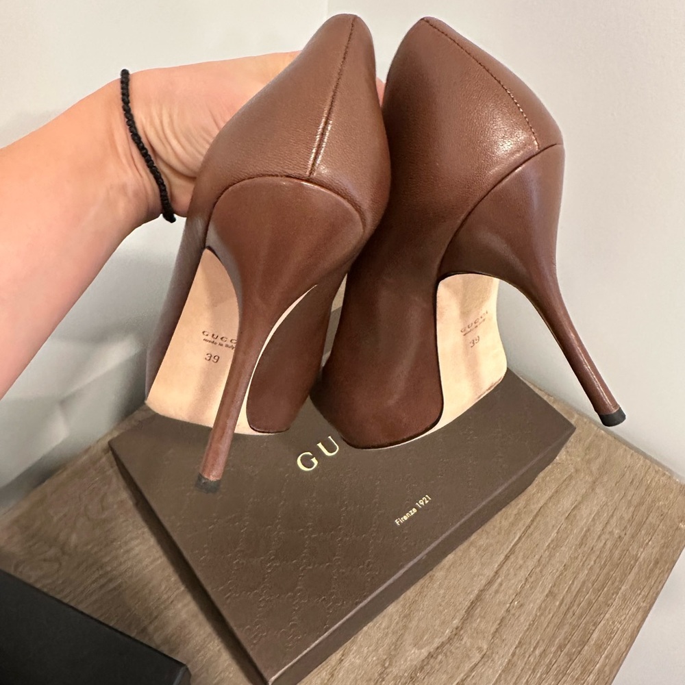 Gucci gorgeous brown peep toe pumps. Size 39. Bought at the Gucci store in LI,NY - Picture 2 of 6